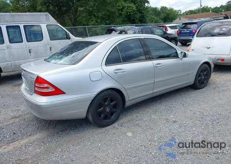2003 Mercedes-Benz C 240 из США, поврежденный, VIN WDBRF81J73F366372
